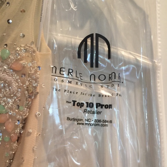 Formal evening gown, like new - Picture 4 of 8